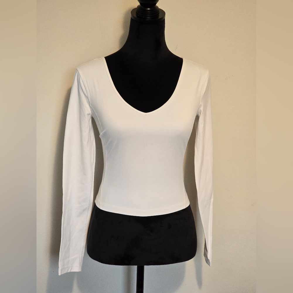 Lululemon White Long-Sleeve Crop Top Size 6